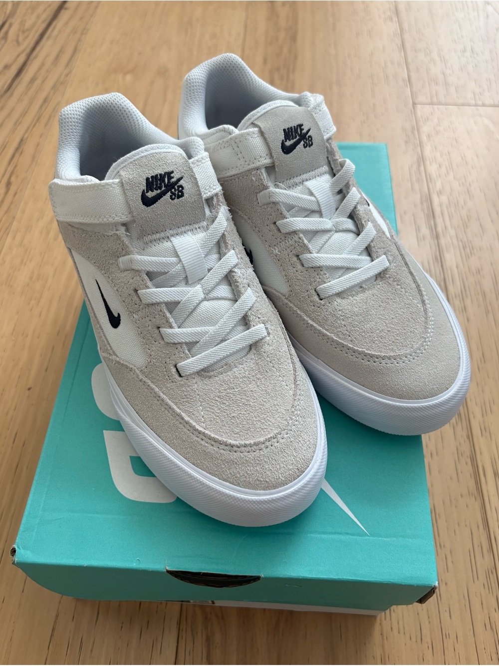 Nike SB Big Kid MALOR (PS) Cream Suede Low-Top Sneakers with Black Swoosh